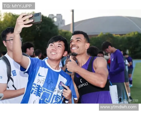 浙江稠州金租球迷热情助威，场场比赛成为劲旅