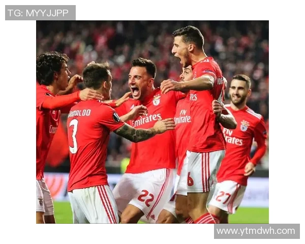 卡拉巴赫与希腊竞技的激烈对决揭示了足球战术的魅力与团队精神 卡拉巴赫与希腊竞技的激烈对决揭示了足球战术的魅力与团队精神